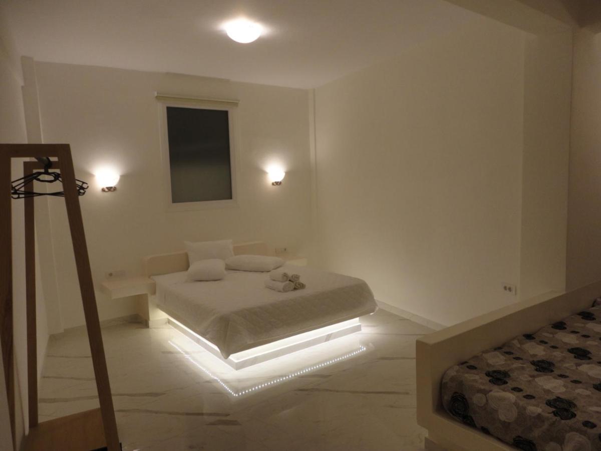 Triena Apartments ฟิรา ภายนอก รูปภาพ