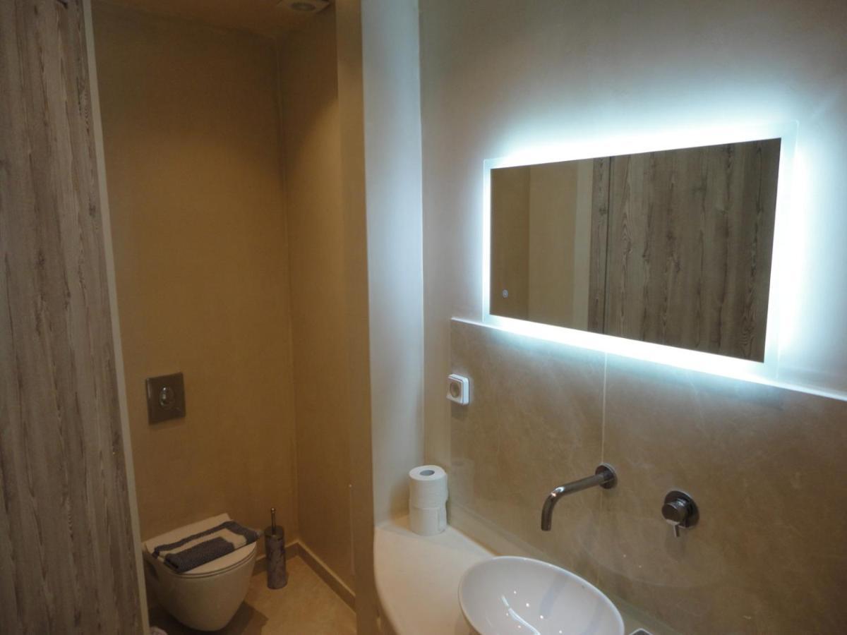 Triena Apartments ฟิรา ภายนอก รูปภาพ