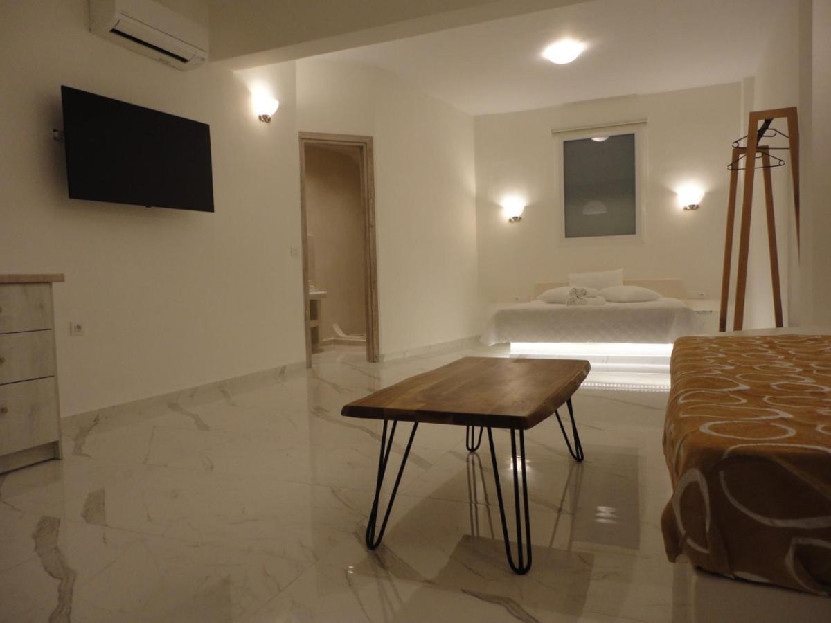 Triena Apartments ฟิรา ภายนอก รูปภาพ