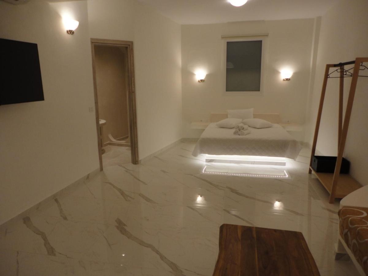 Triena Apartments ฟิรา ภายนอก รูปภาพ