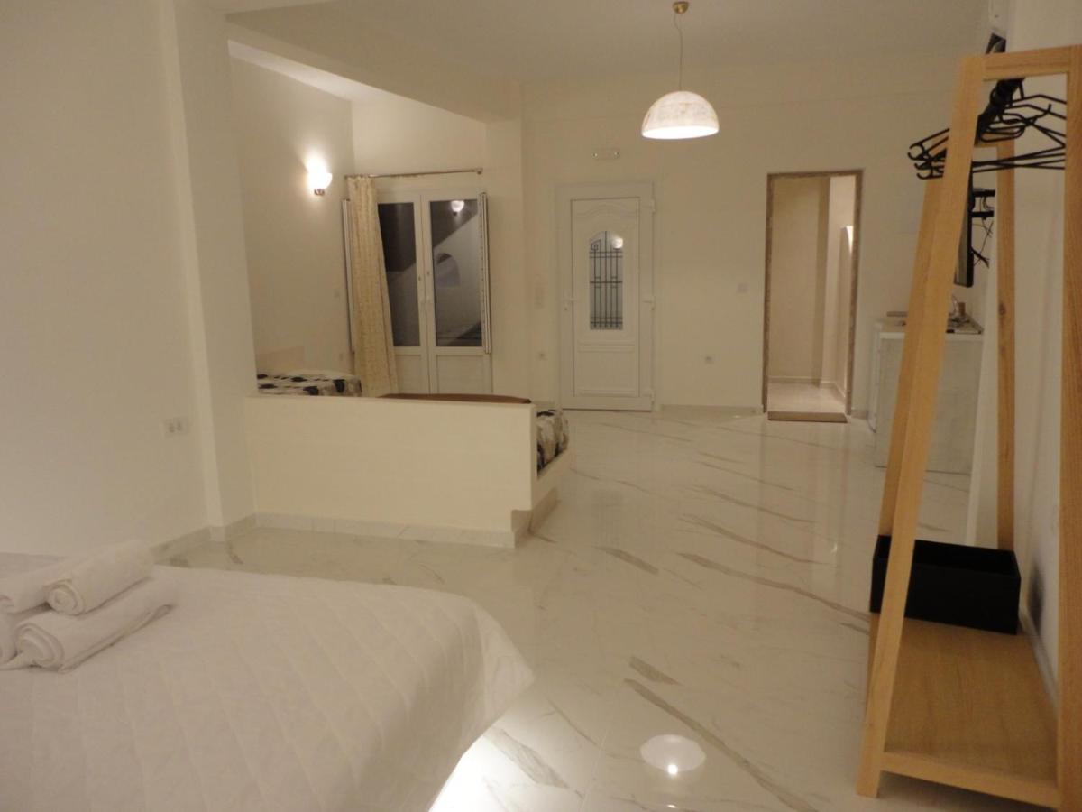 Triena Apartments ฟิรา ภายนอก รูปภาพ