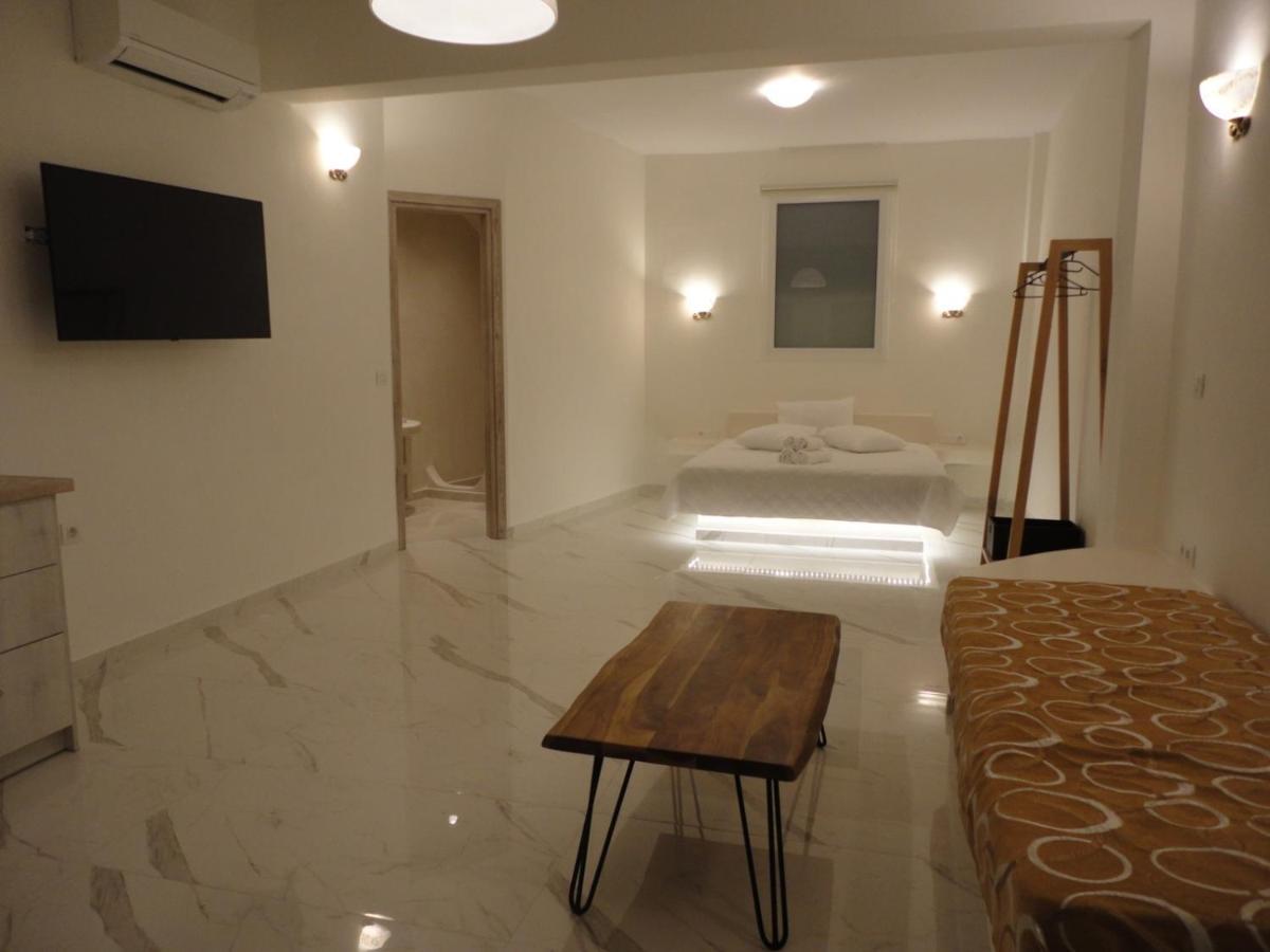 Triena Apartments ฟิรา ภายนอก รูปภาพ